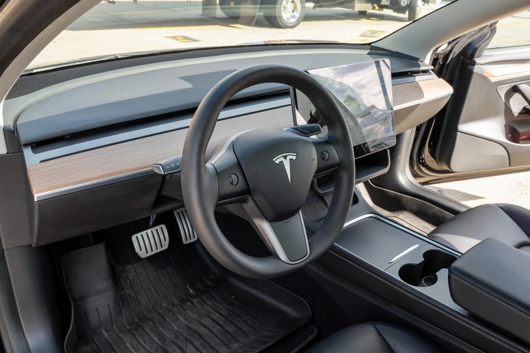 2022 Tesla Model 3 Performance - Image 14 of 31
