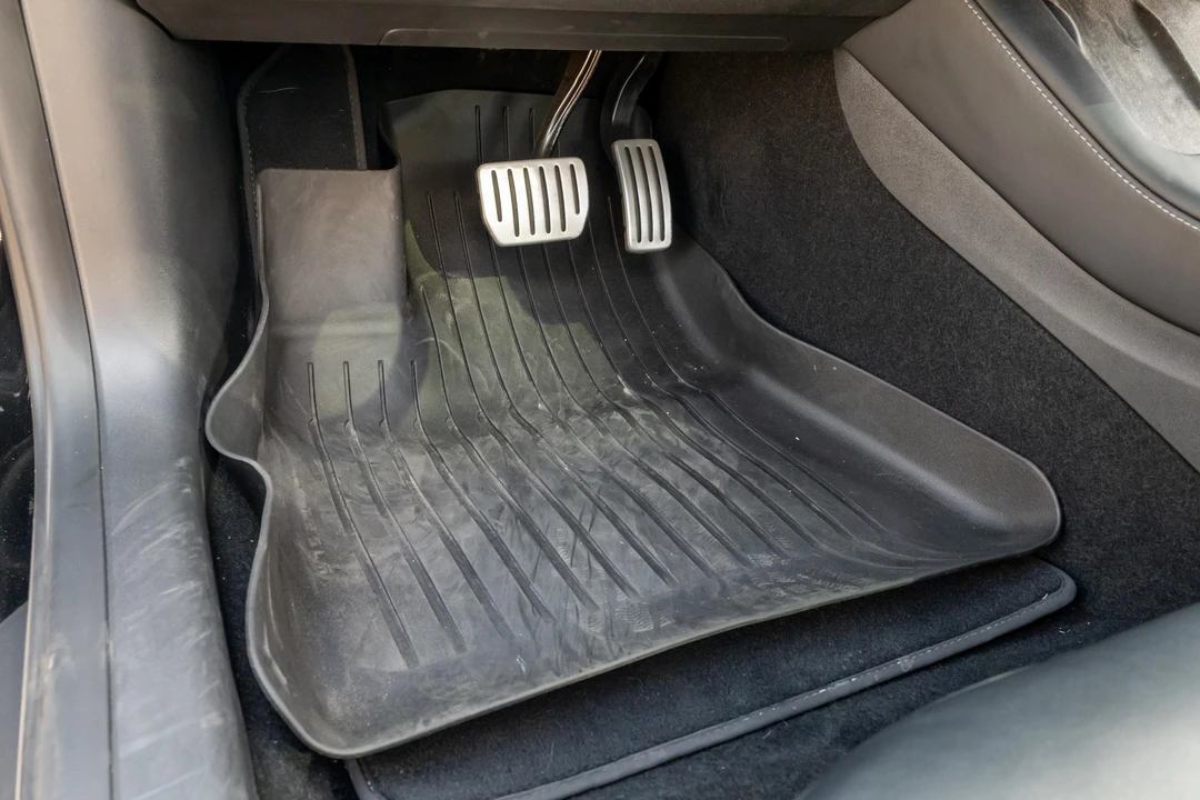 2022 Tesla Model 3 Performance - Image 28 of 31