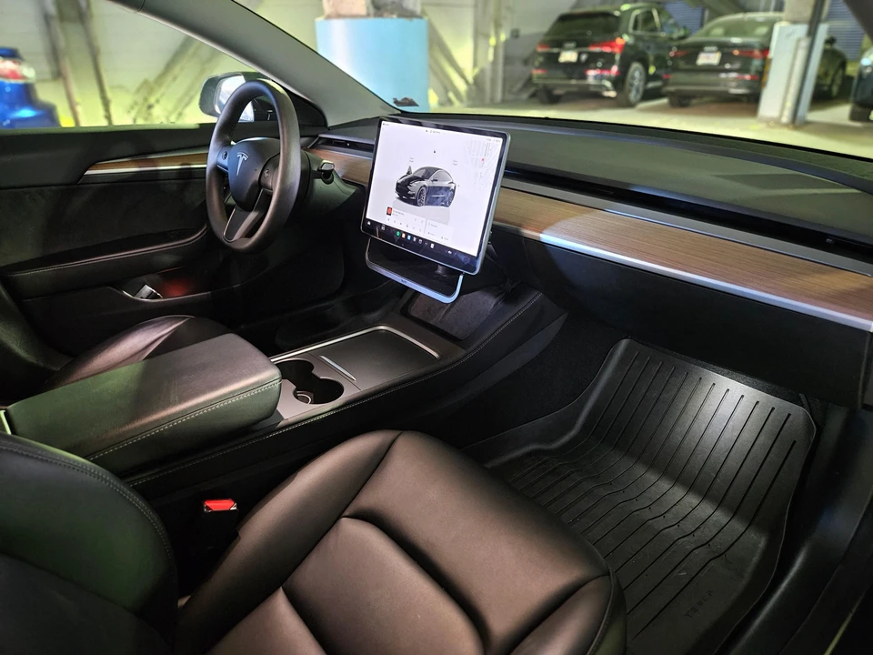 2022 Tesla Model 3 Performance - Image 21 of 31
