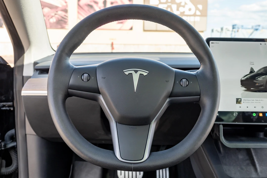 2022 Tesla Model 3 Performance - Image 22 of 31