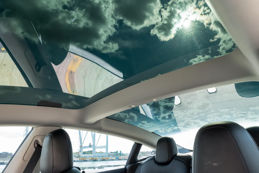 2022 Tesla Model 3 Performance - Image 27 of 31