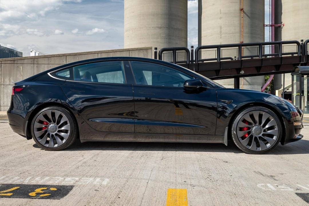 2022 Tesla Model 3 Performance - Image 3 of 31