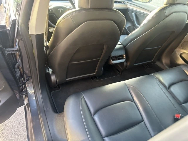 2022 Tesla Model 3 Performance - Image 15 of 21