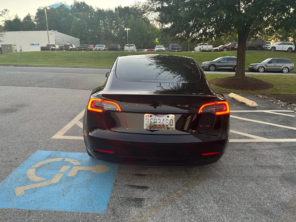 2022 Tesla Model 3 Performance - Image 17 of 31