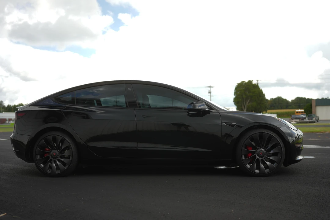 2022 Tesla Model 3 Performance - Image 21 of 31
