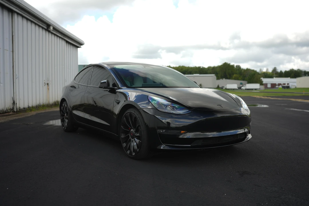2022 Tesla Model 3 Performance - Image 25 of 31