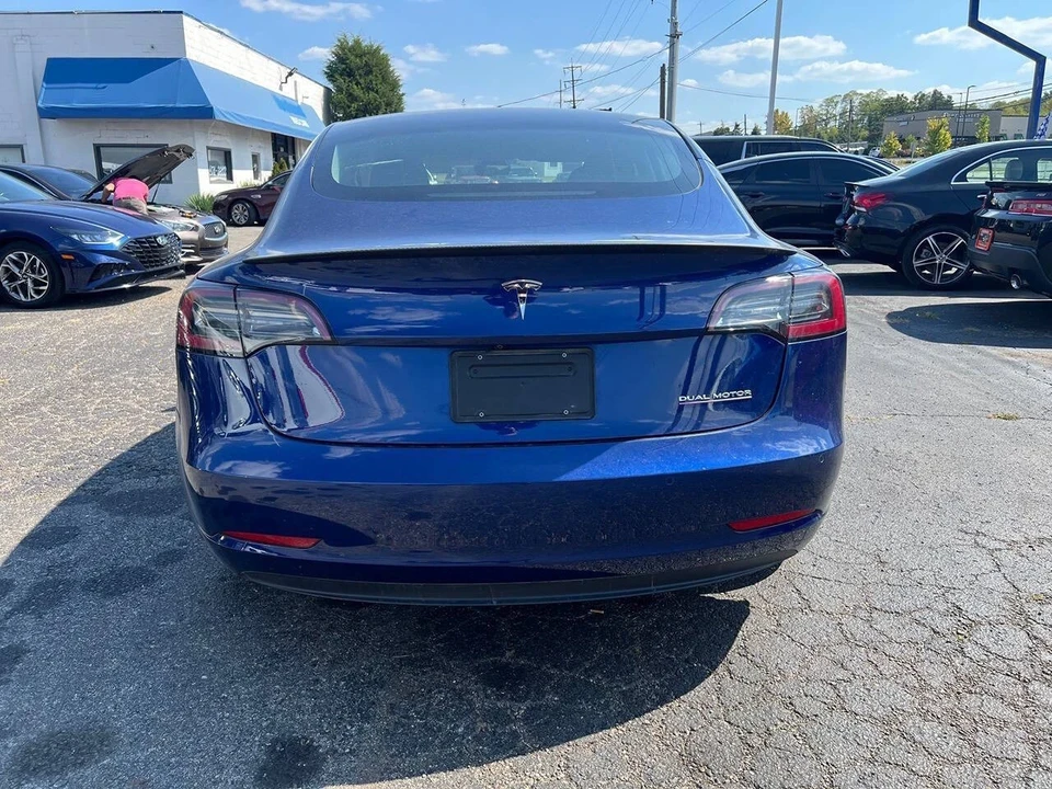 2022 Tesla Model 3 Performance - Image 8 of 11