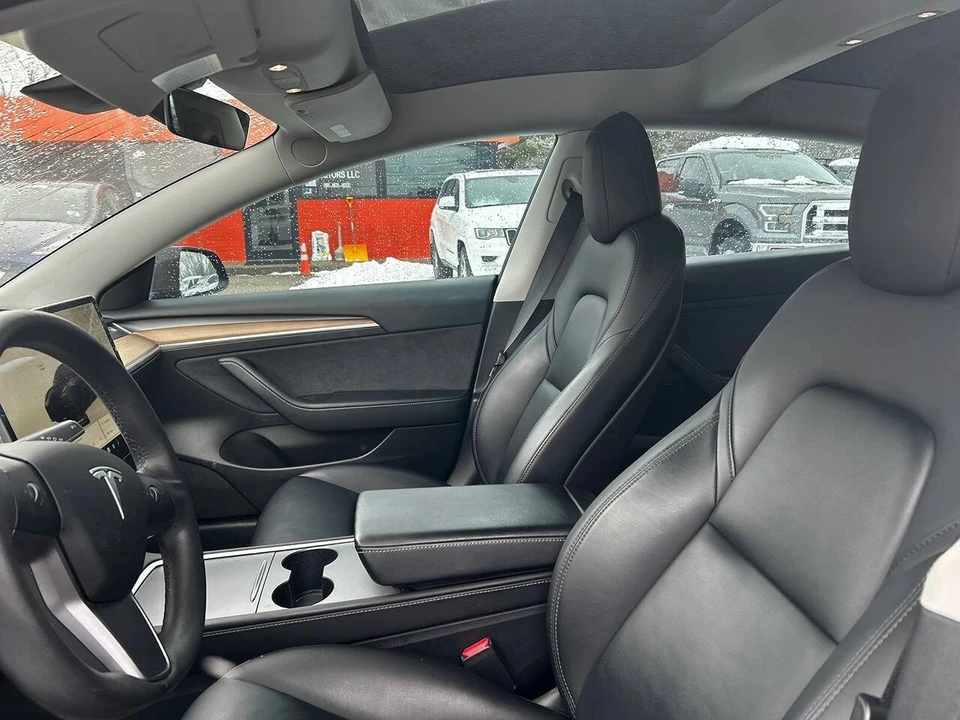 2022 Tesla Model 3 Performance - Image 7 of 8
