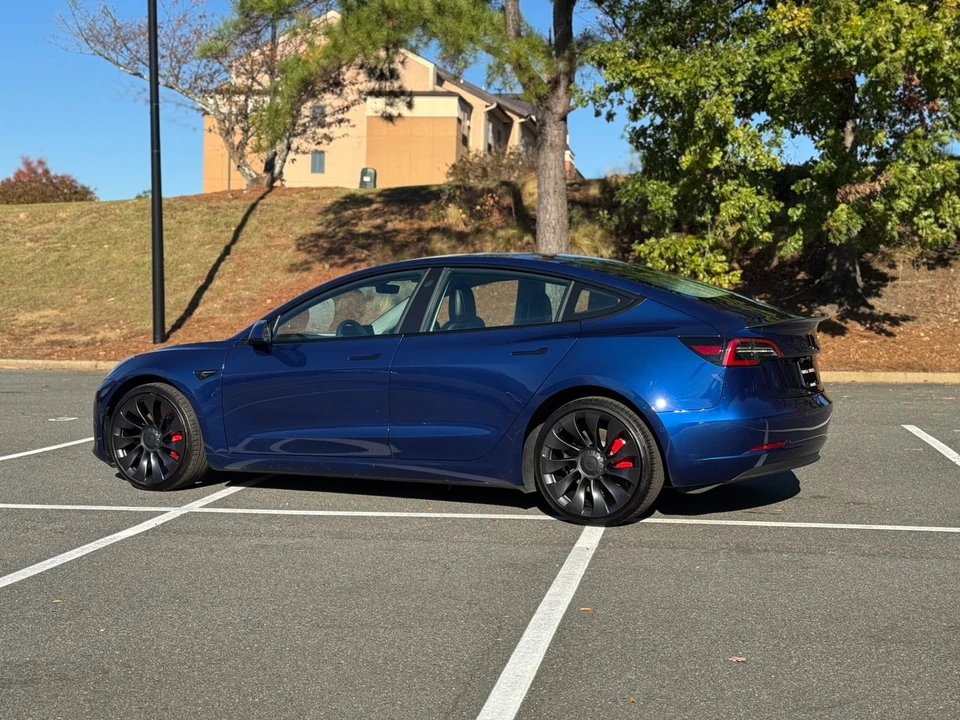 2022 Tesla Model 3 Performance - Image 8 of 12
