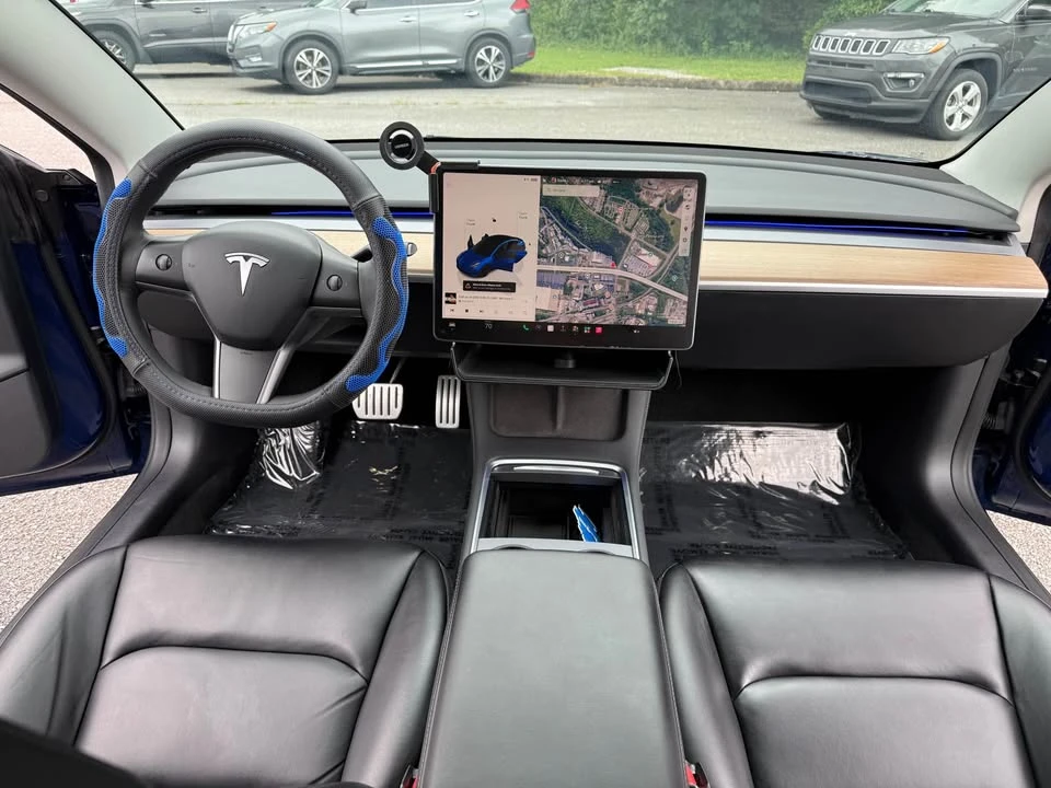 2022 Tesla Model 3 Performance - Image 13 of 20