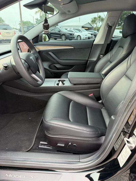 2022 Tesla Model 3 Performance - Image 7 of 11