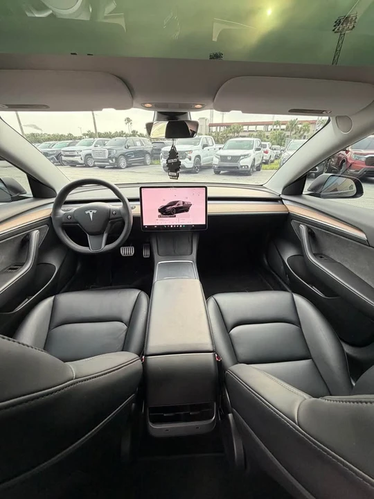 2022 Tesla Model 3 Performance - Image 9 of 11