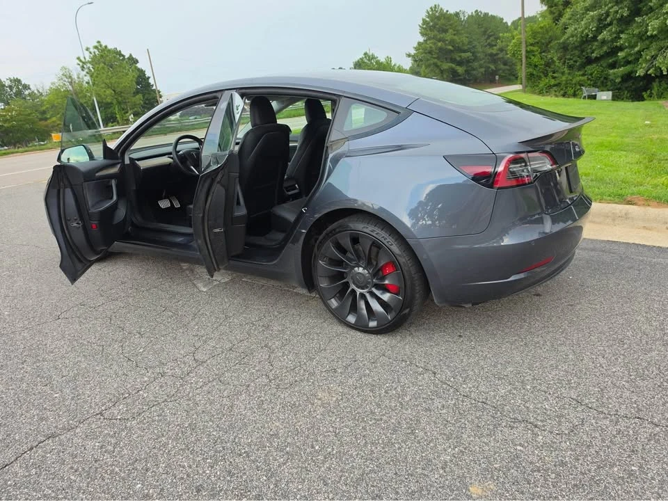 2022 Tesla Model 3 Performance - Image 10 of 18