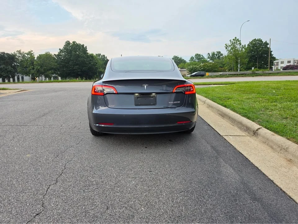 2022 Tesla Model 3 Performance - Image 9 of 18
