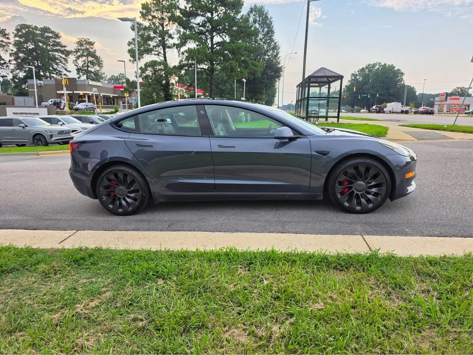 2022 Tesla Model 3 Performance - Image 7 of 18