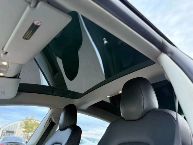 2022 Tesla Model 3 Performance - Image 18 of 21