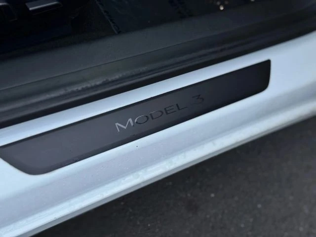 2022 Tesla Model 3 Performance - Image 14 of 21