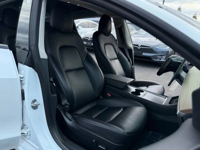 2022 Tesla Model 3 Performance - Image 11 of 21