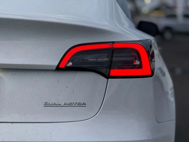 2022 Tesla Model 3 Performance - Image 9 of 21