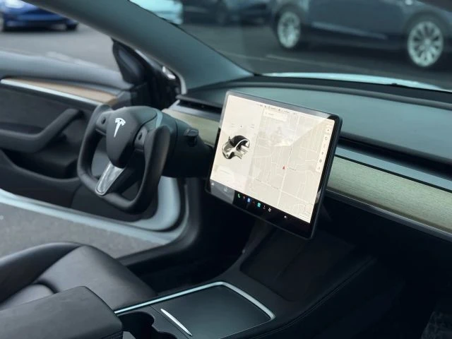 2022 Tesla Model 3 Performance - Image 15 of 21