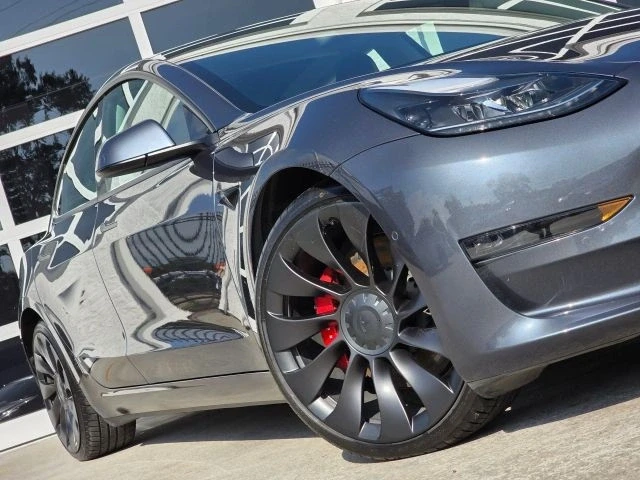 2022 Tesla Model 3 Performance - Image 9 of 21