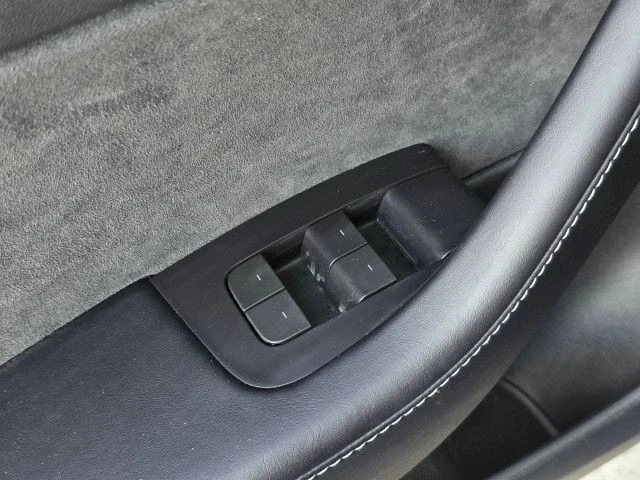 2022 Tesla Model 3 Performance - Image 19 of 21