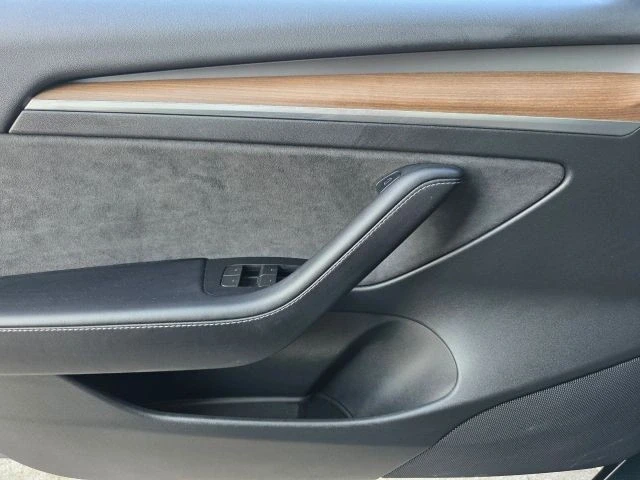 2022 Tesla Model 3 Performance - Image 18 of 21