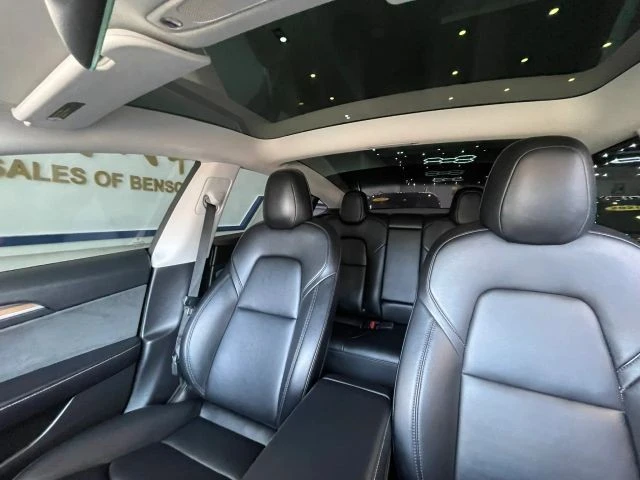 2022 Tesla Model 3 Performance - Image 14 of 28