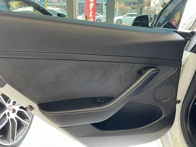 2022 Tesla Model 3 Performance - Image 15 of 28