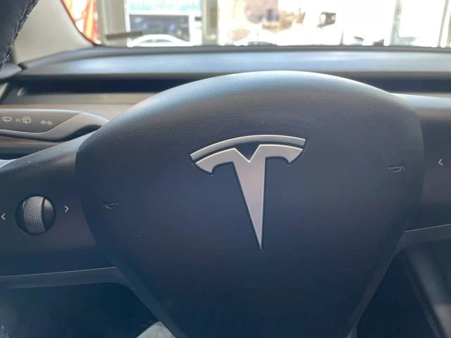 2022 Tesla Model 3 Performance - Image 9 of 28