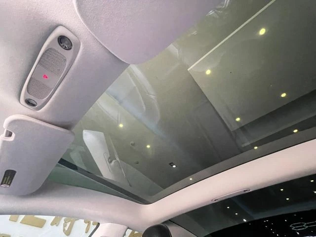 2022 Tesla Model 3 Performance - Image 13 of 28
