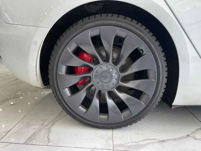2022 Tesla Model 3 Performance - Image 25 of 28