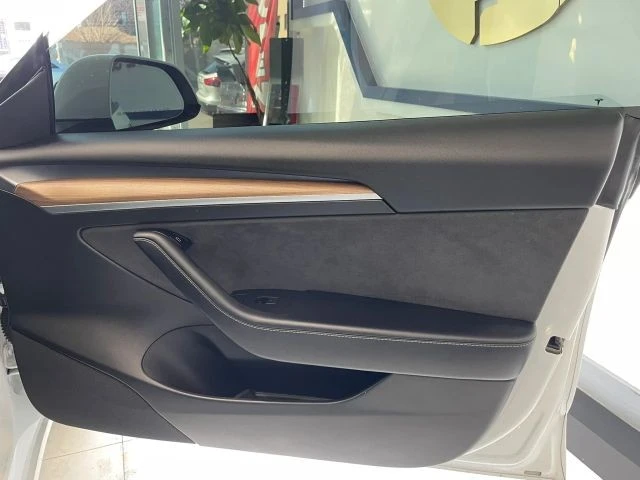 2022 Tesla Model 3 Performance - Image 22 of 28