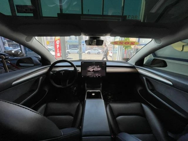 2022 Tesla Model 3 Performance - Image 17 of 28