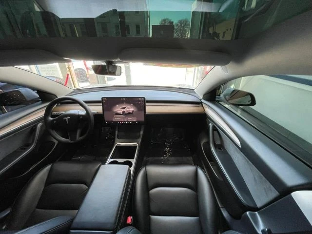 2022 Tesla Model 3 Performance - Image 21 of 28