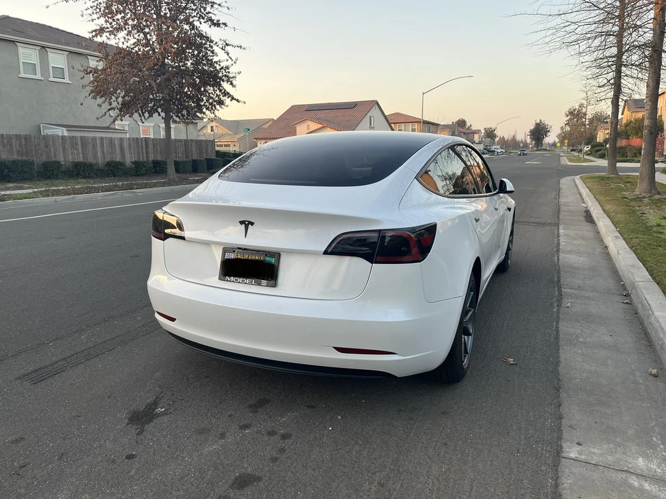 2022 Tesla Model 3 - Image 9 of 31