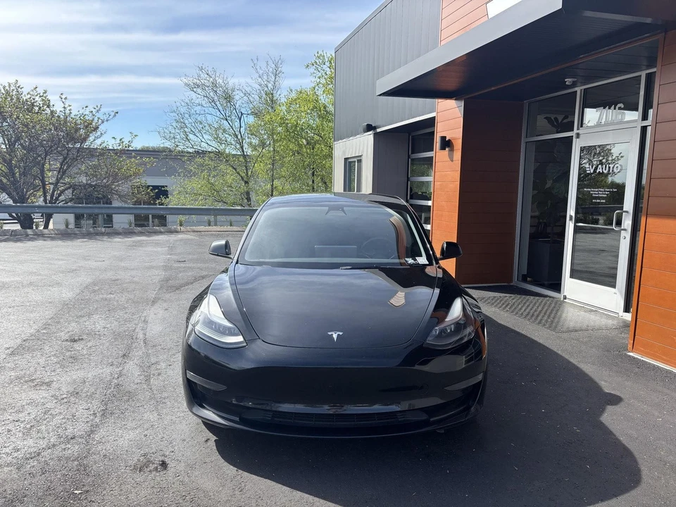 2022 Tesla Model 3 - Image 2 of 18