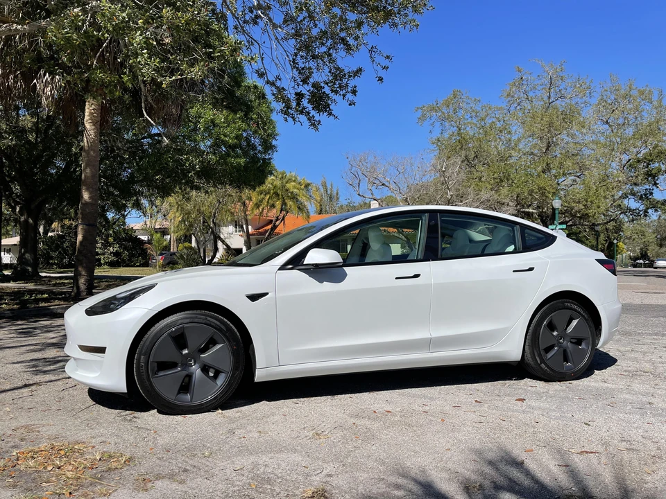 2022 Tesla Model 3 - Image 25 of 31