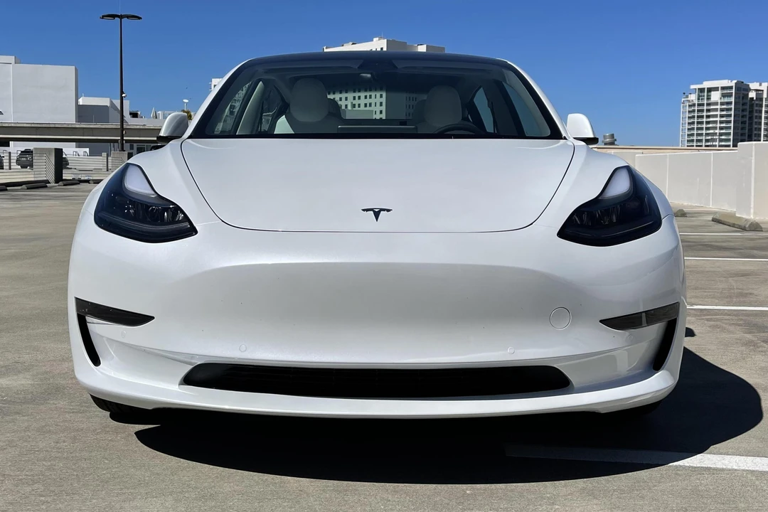 2022 Tesla Model 3 - Image 2 of 31
