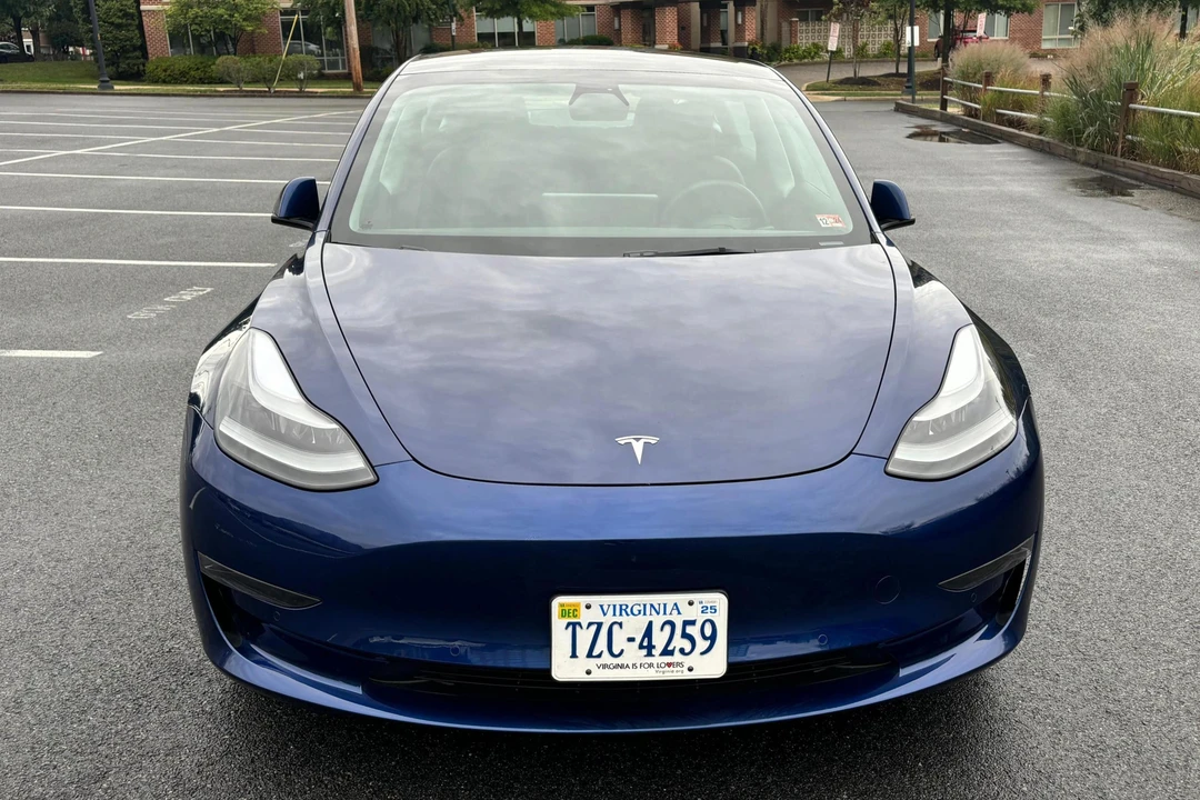2022 Tesla Model 3 - Image 2 of 31