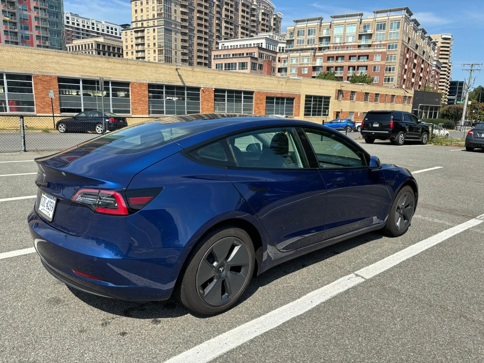 2022 Tesla Model 3 - Image 10 of 31