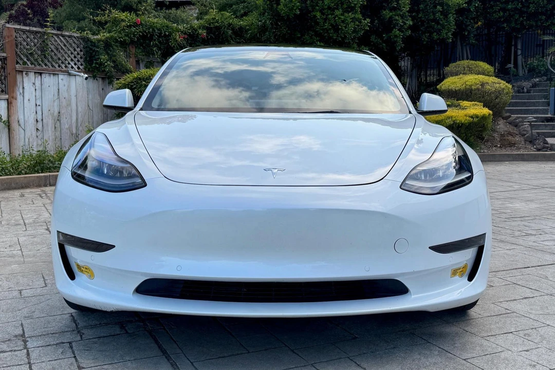 2022 Tesla Model 3 - Image 2 of 31