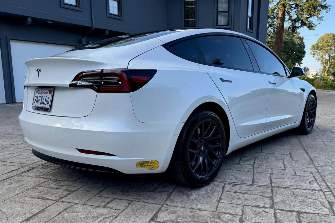 2022 Tesla Model 3 - Image 4 of 31