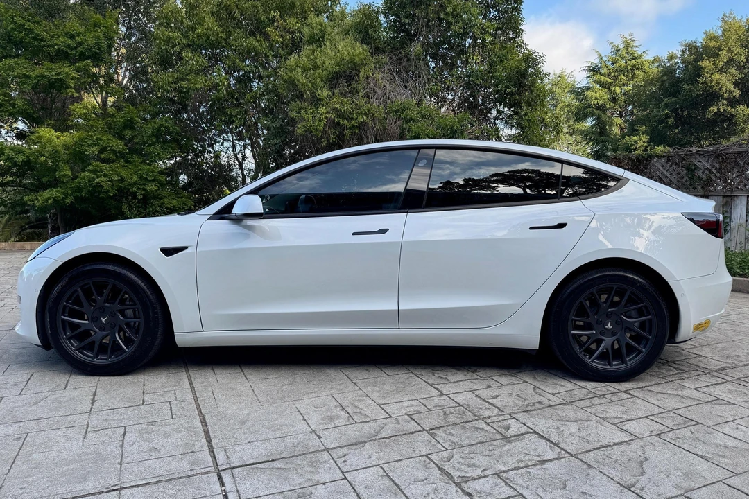 2022 Tesla Model 3 - Image 3 of 31