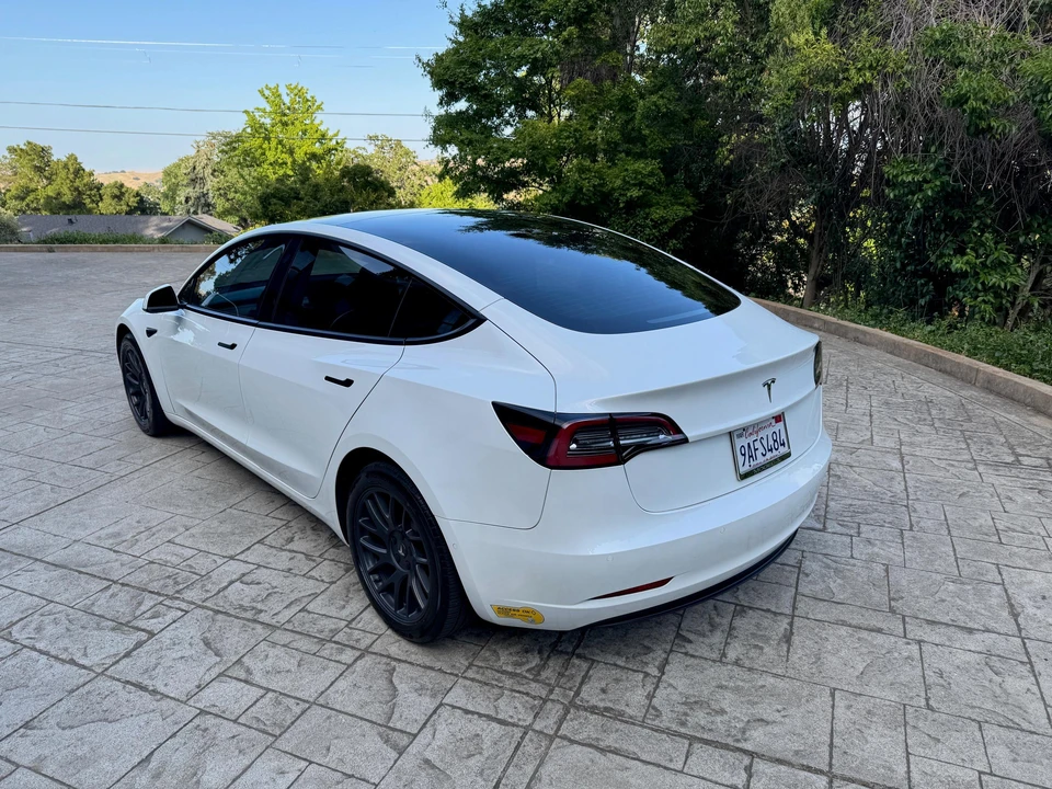 2022 Tesla Model 3 - Image 10 of 31