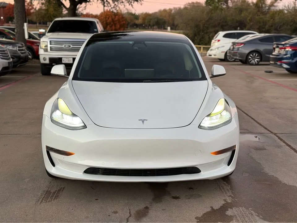 2022 Tesla Model 3 - Image 2 of 16
