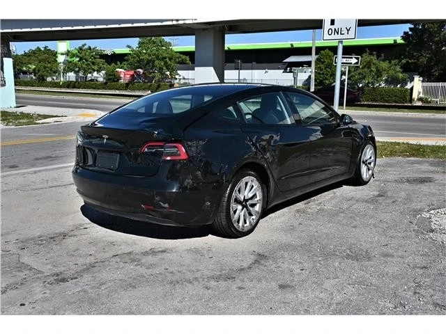 2022 Tesla Model 3 - Image 4 of 17