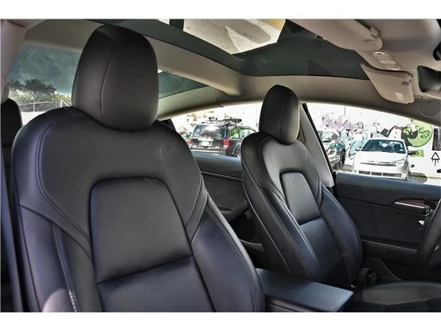 2022 Tesla Model 3 - Image 9 of 17