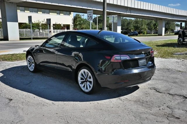2022 Tesla Model 3 - Image 3 of 17