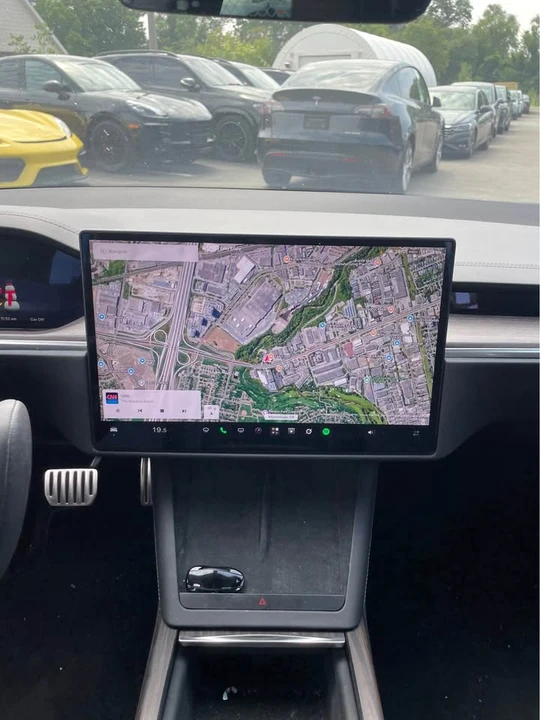 2022 Tesla Model S - Image 8 of 12